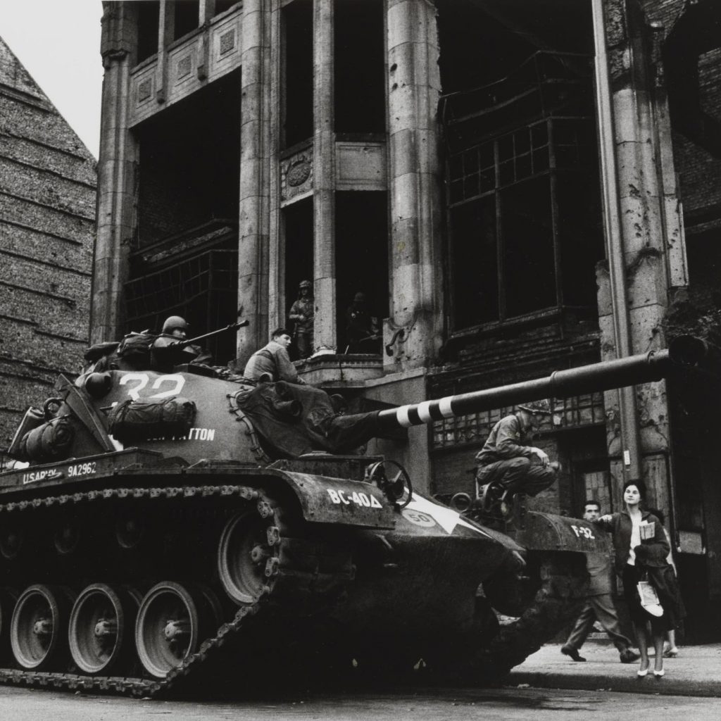 Friedrichstrasse, Berlin 1961 Don McCullin - photo d'un char d'assaut et de soldats